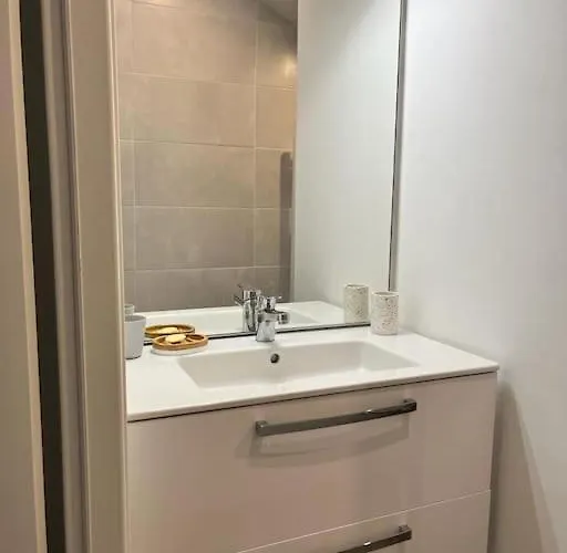 Spacieux Neuf Au Coeur De Bisca Apartman